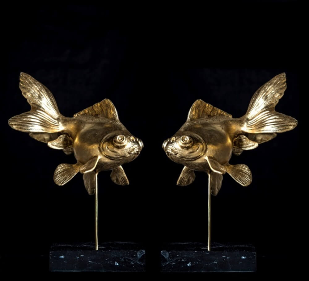 Goldfische - Paar auf Marmorsockell